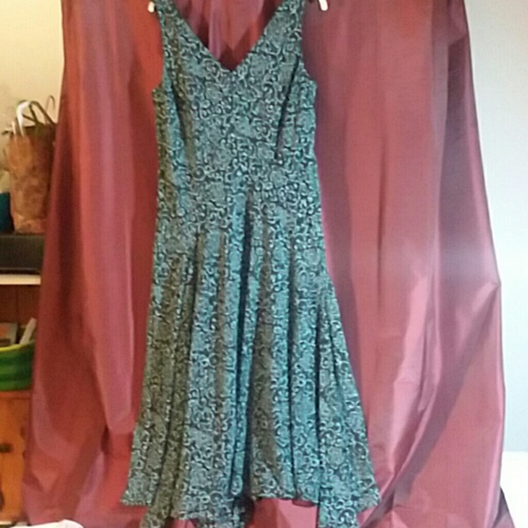 Jones Wear Dresses & Skirts - Lined dress. Size 16 plus. Pretty blues and black